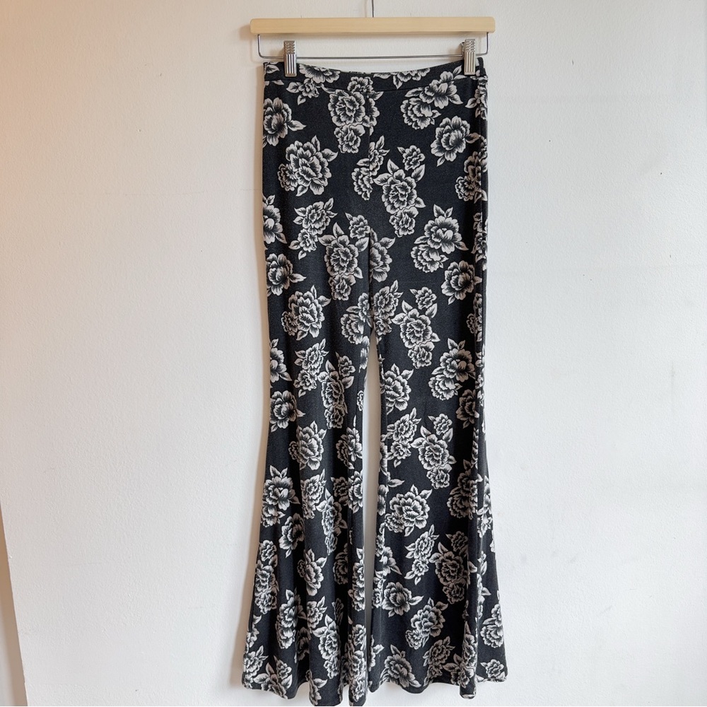 🎉3 for $30🎉 Forever 21 Black and White Floral Flare Boho Pants